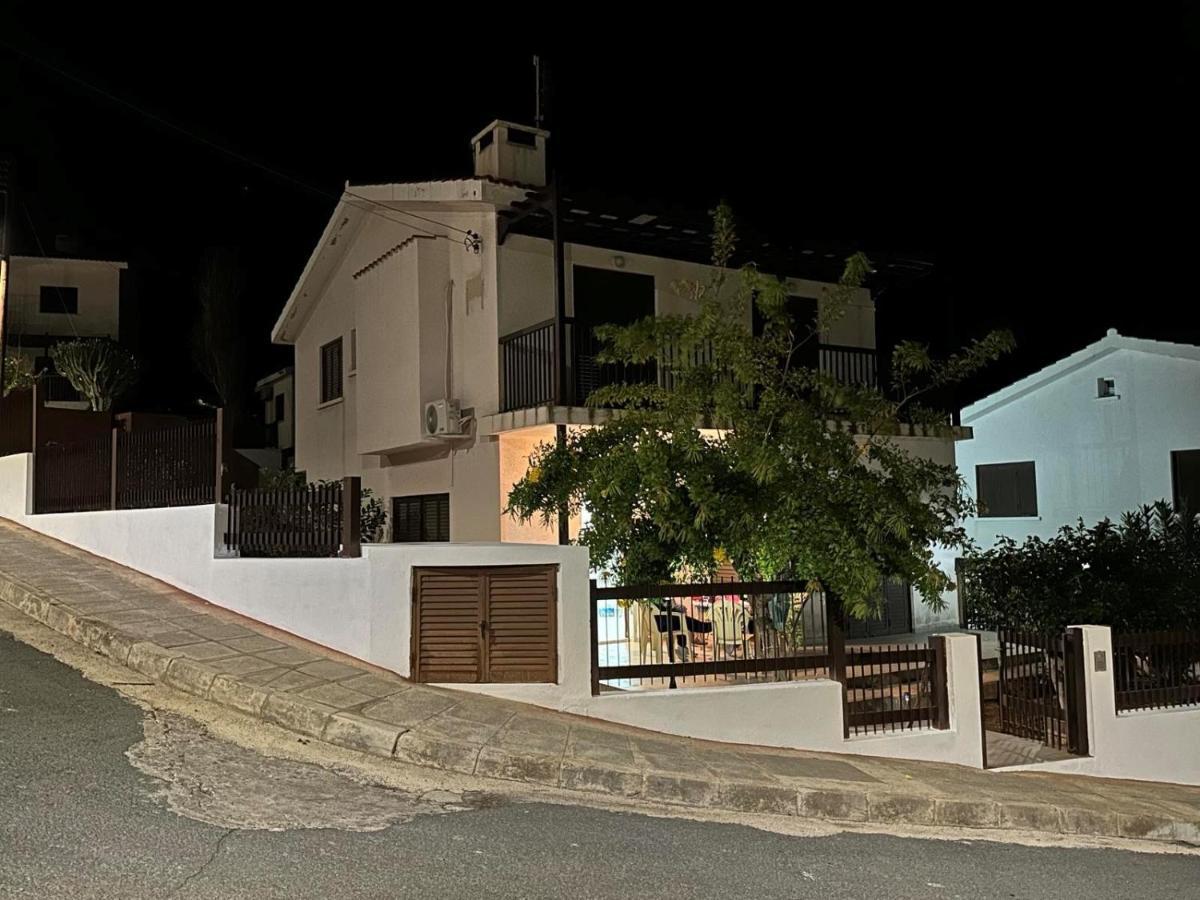 Seaclusion Vacation Villa Pomos Exterior photo