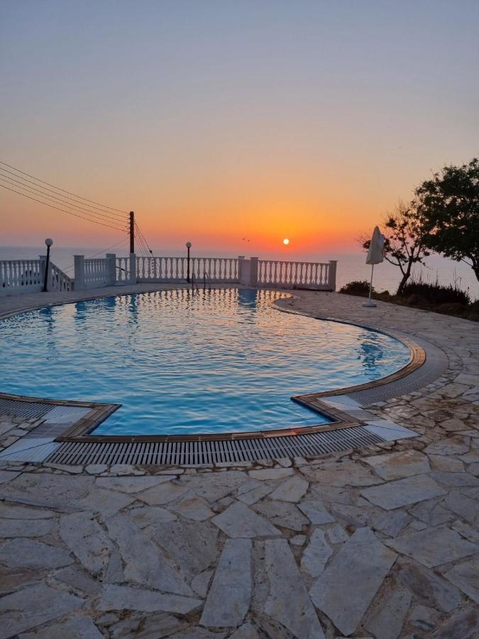 Seaclusion Vacation Villa Pomos Exterior photo