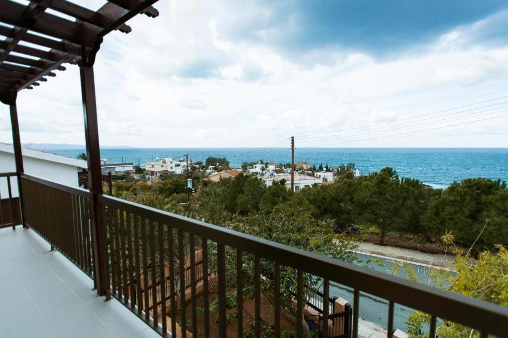 Seaclusion Vacation Villa Pomos Exterior photo